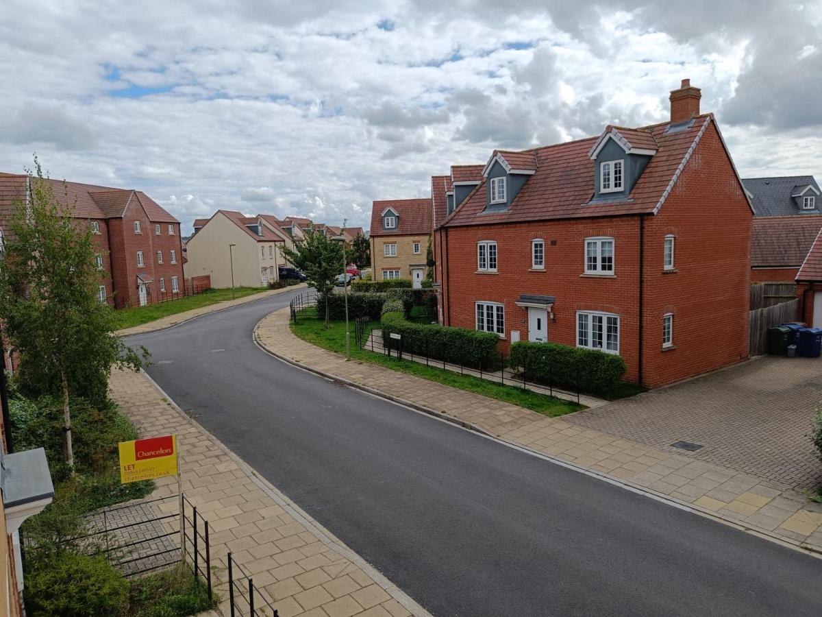 3 Bedroom Townhouse Near Bicester Village Экстерьер фото